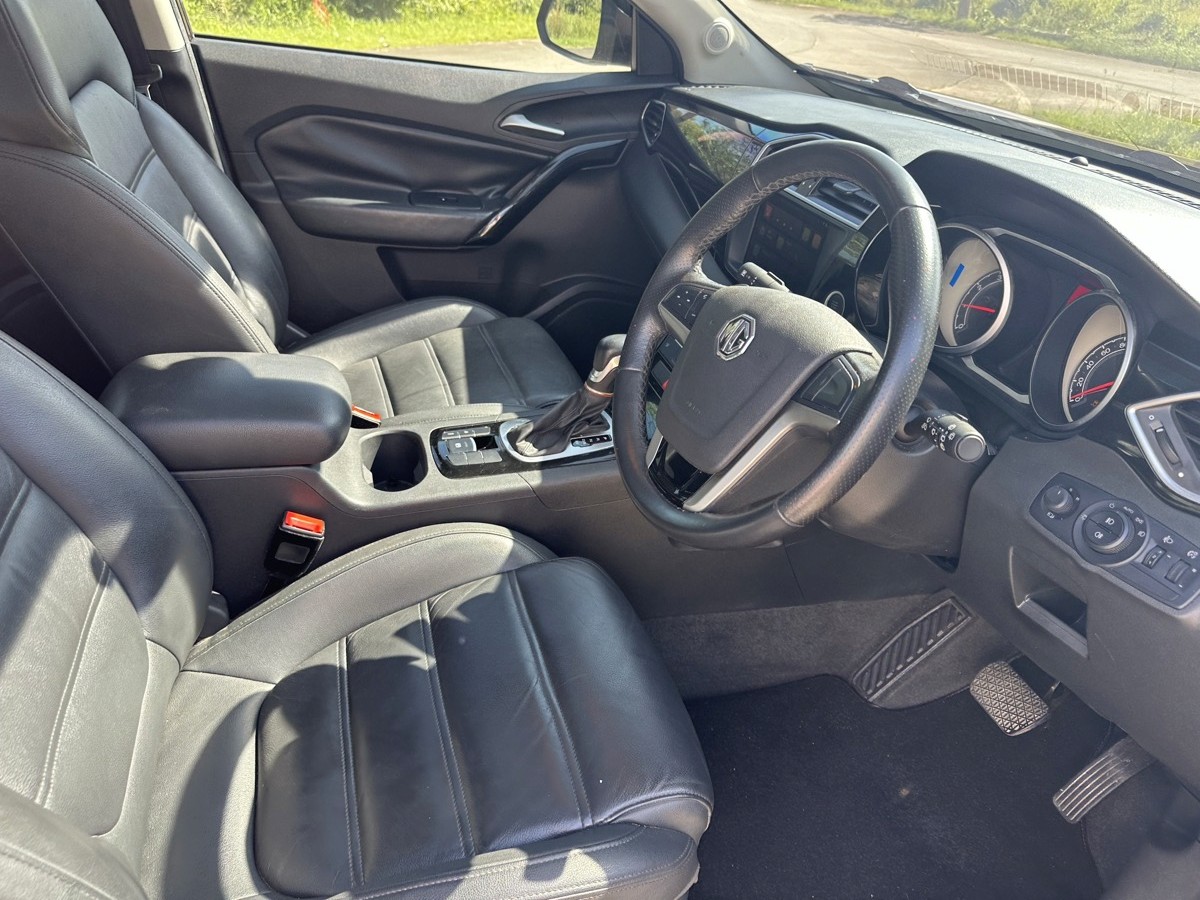 MG GS SUV X Sunroof