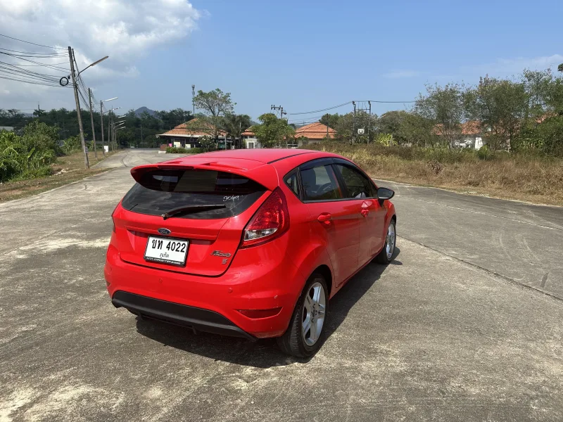 Ford fiesta hatchback 1.5 Red 2015