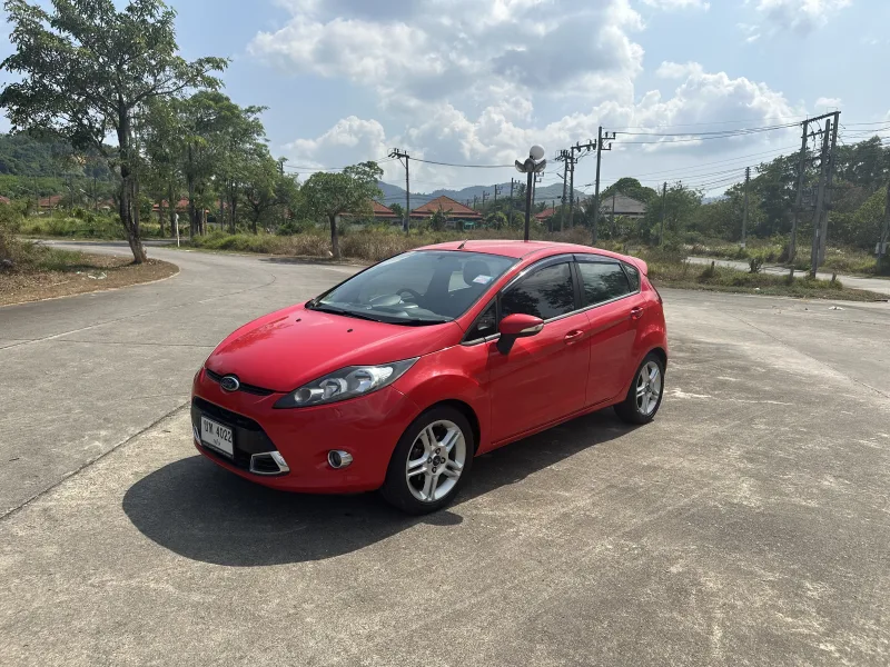 Ford fiesta hatchback 1.5 Red 2015