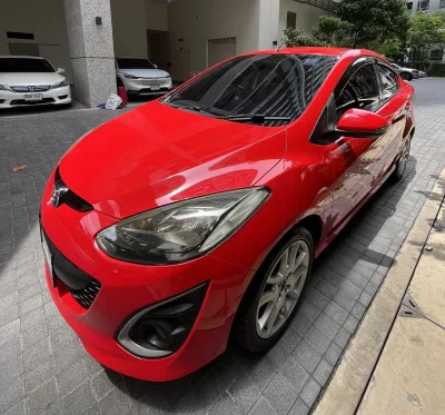 Mazda 2 red 2015