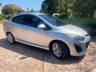 Mazda 2 sedan (+carplay) 2015