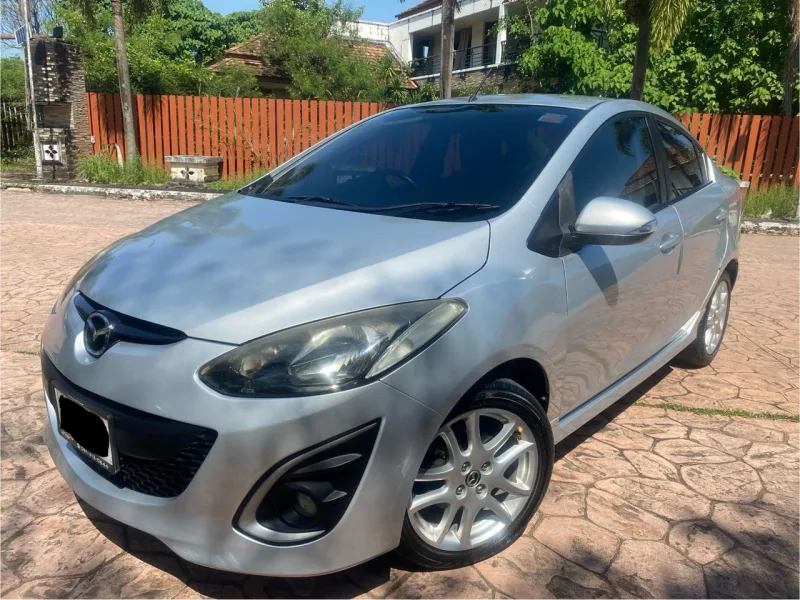 Mazda 2 sedan (+carplay) 2015