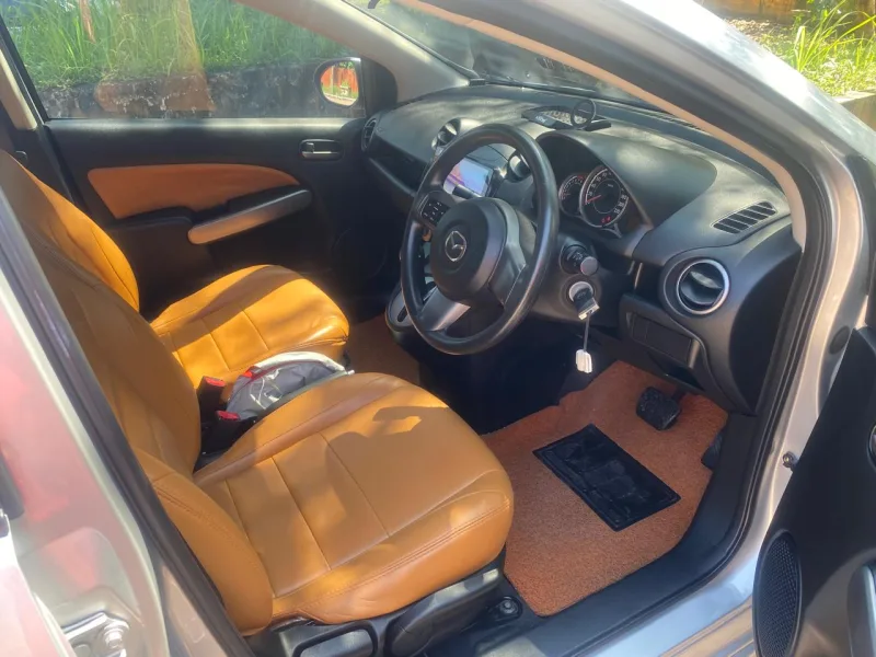 Mazda 2 sedan (+carplay) 2015