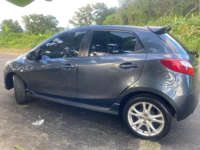 Mazda 2 Hatchback 1.6 темно-серая 2015