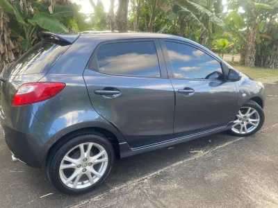 Mazda 2 Hatchback 1.6 темно-серая 2015