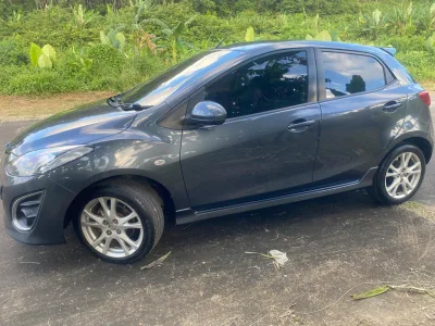 Mazda 2 Hatchback 1.6 темно-серая 2015