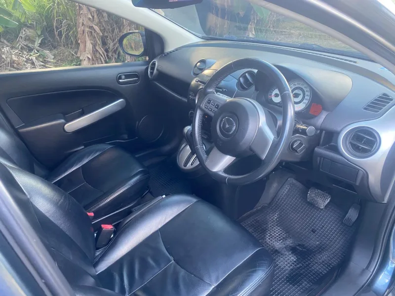 Mazda 2 Hatchback 1.6 темно-серая 2015