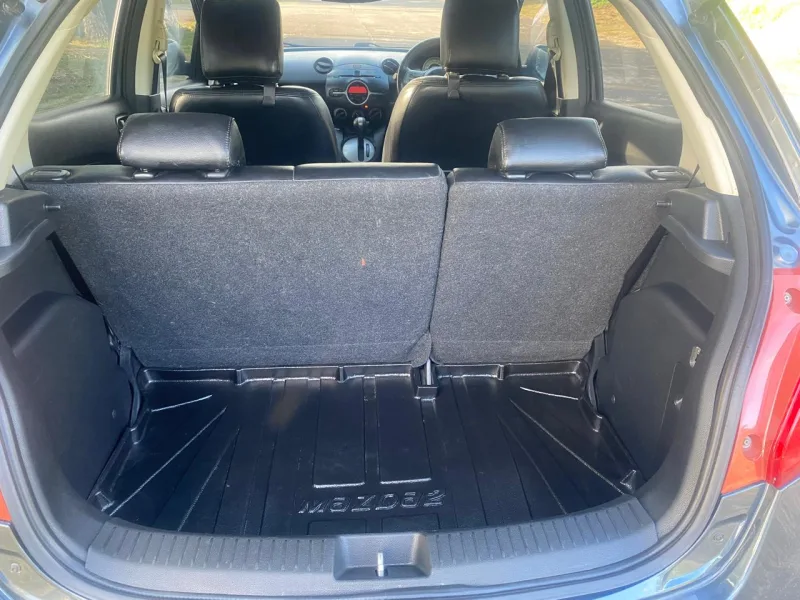 Mazda 2 Hatchback 1.6 темно-серая 2015