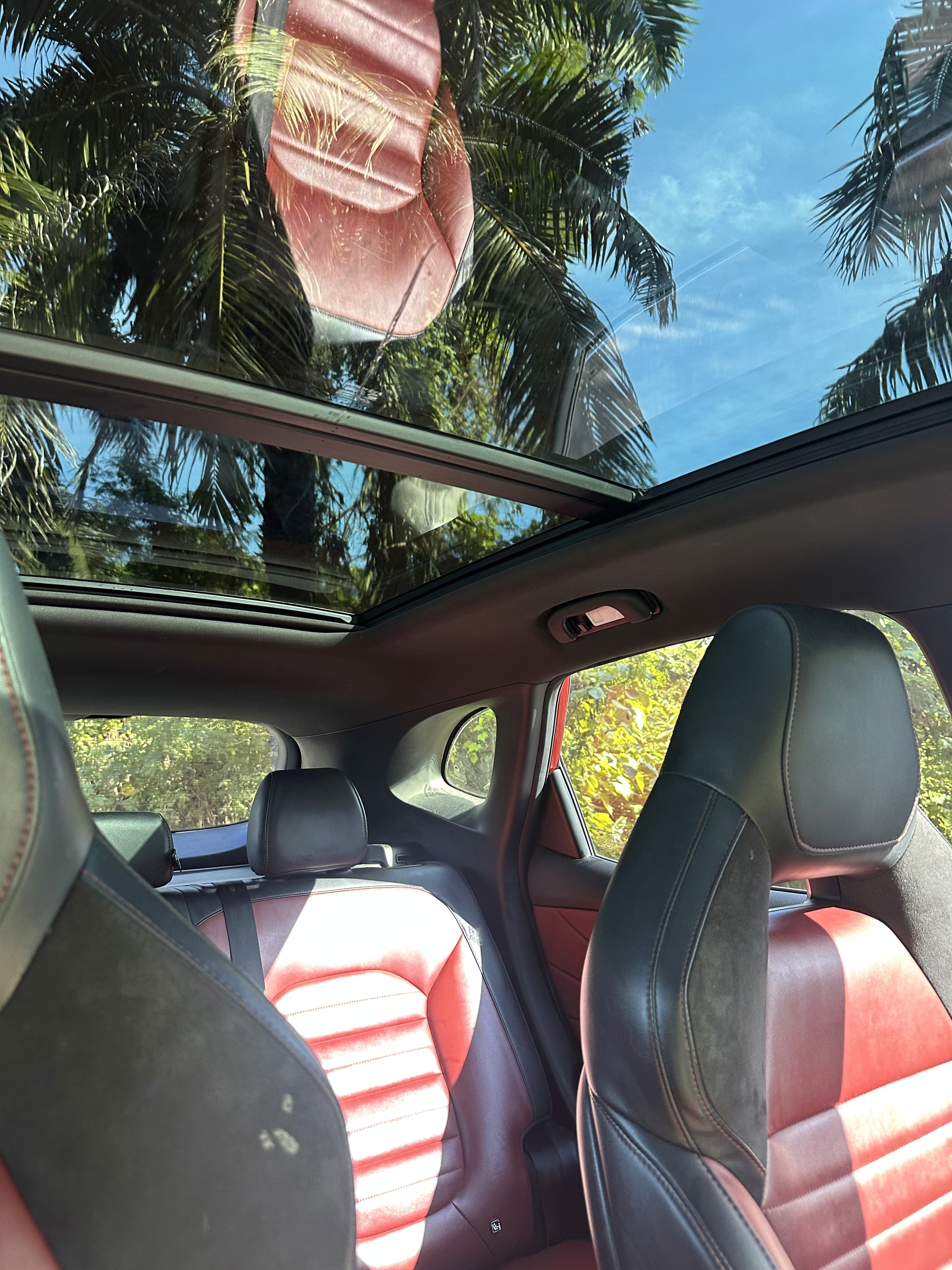 MG HS Sunroof X 2023 Премиальный Кроссовер